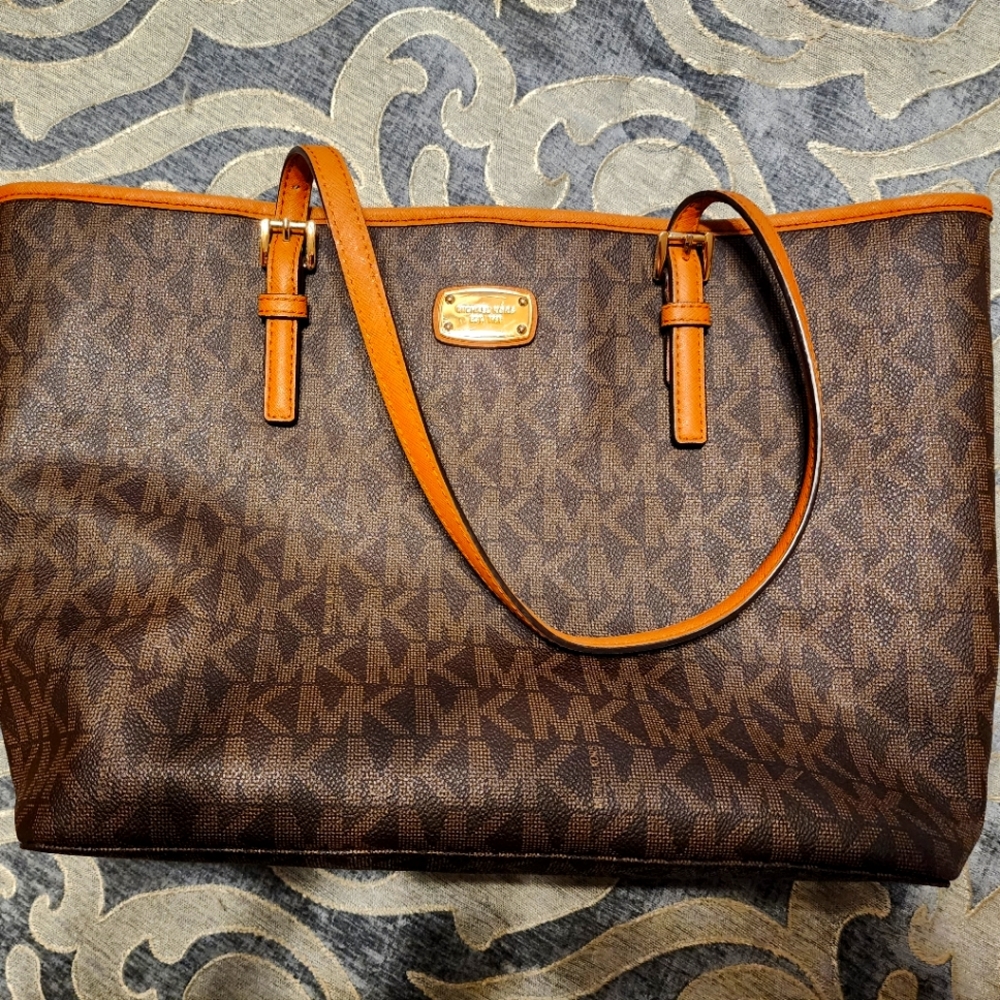 Michael kors purse with matching wallet